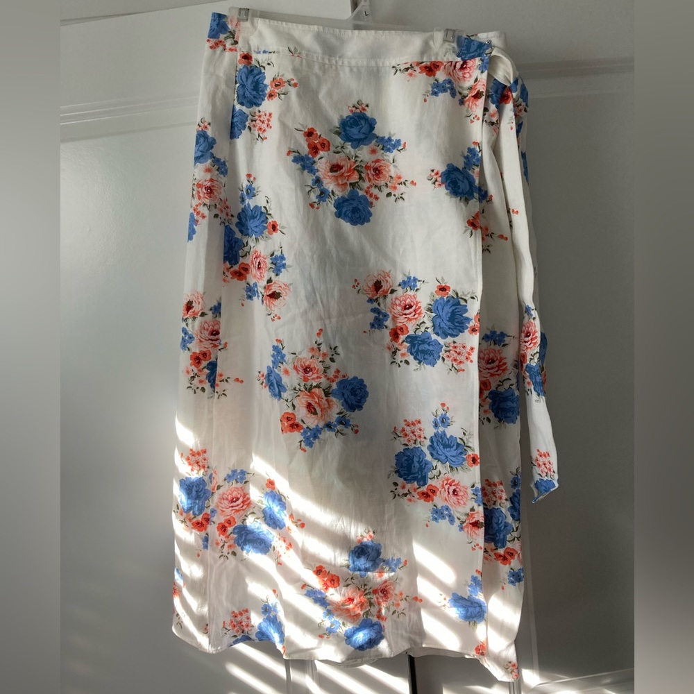 Loft wrap skirt. NWT.